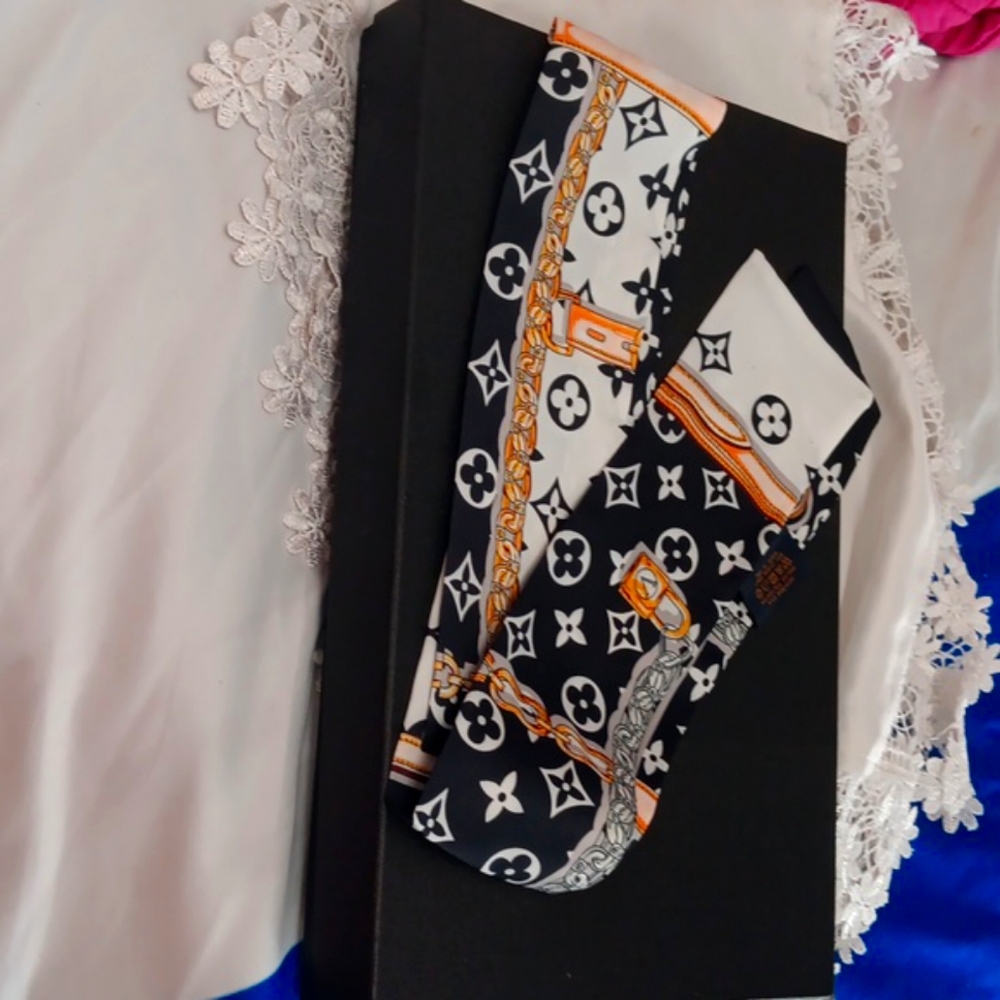 LOUIS VUITTON Scarf For Winter, Made In Paris - Picture 10 of 11